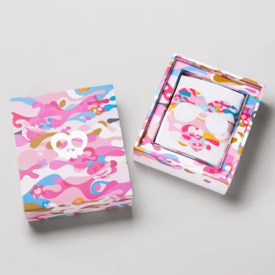 Limited-edition display box in pink and matching pink T-shirt - ilakh